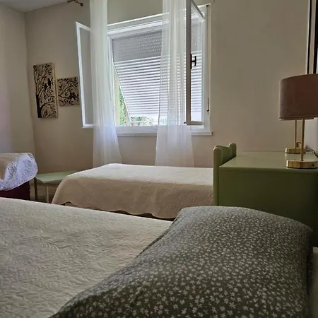 Quiet 2br Apt * Split
