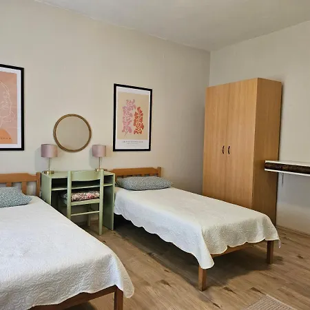 Quiet 2br Apt Apartment