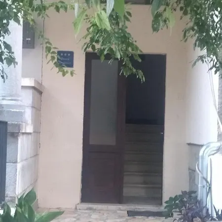 Quiet 2br Apt Appartamento *